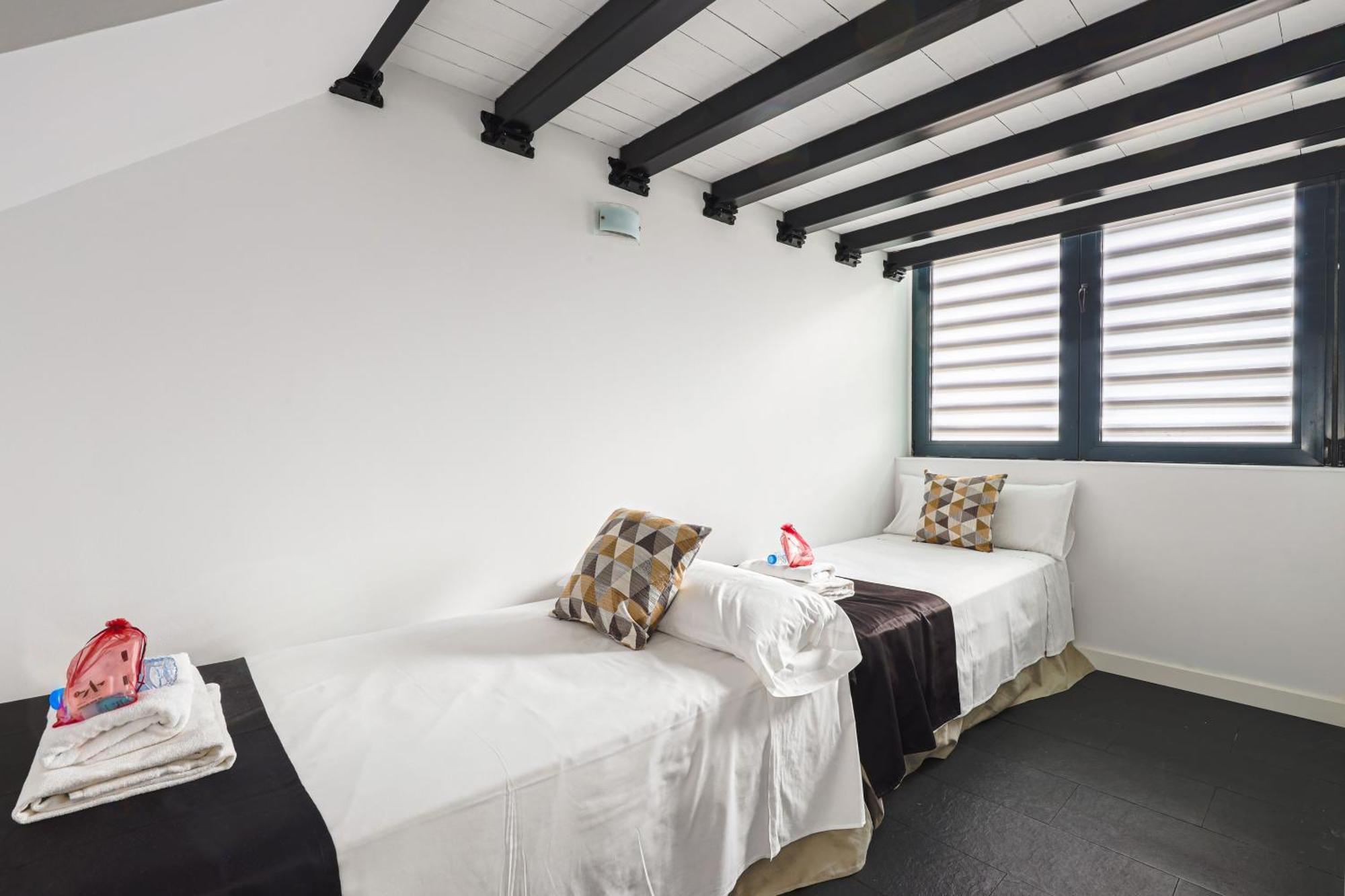 Alcam Les Corts Apartment Барселона Екстериор снимка